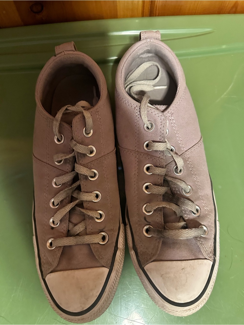 Women’s Converse Low-Top sneakers